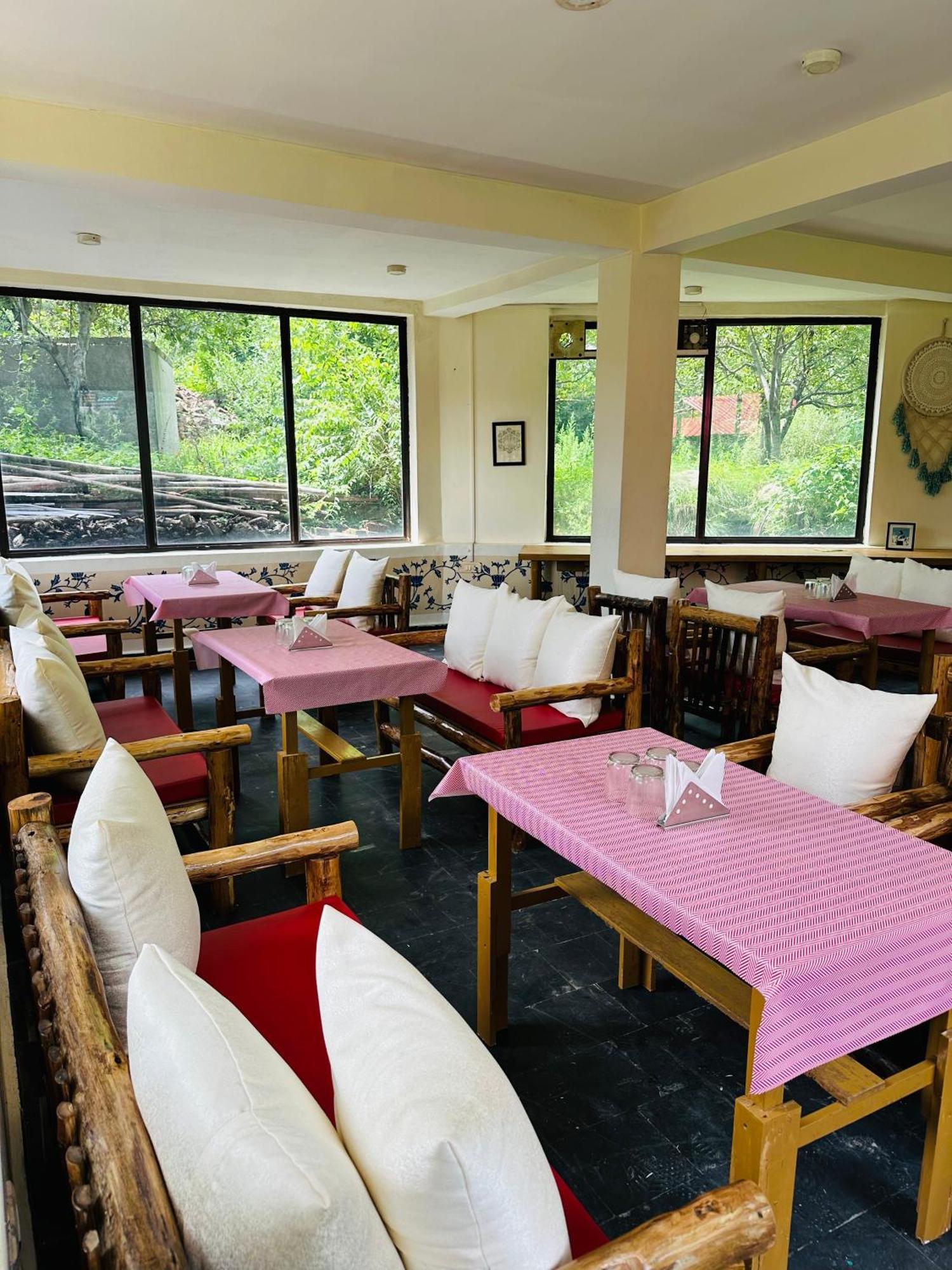 Red House Cafe And Inn Manali  Luaran gambar