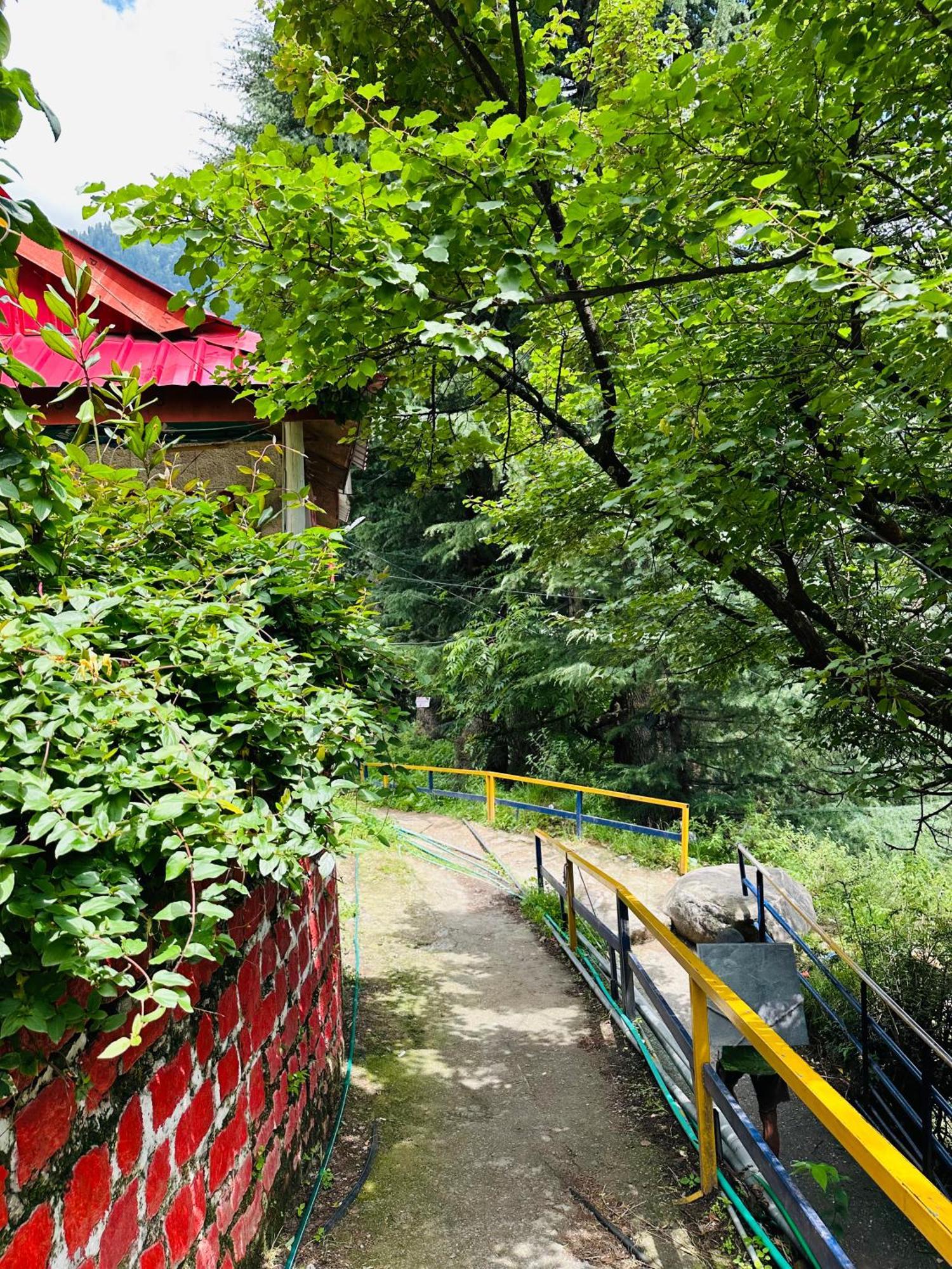 Red House Cafe And Inn Manali  Luaran gambar