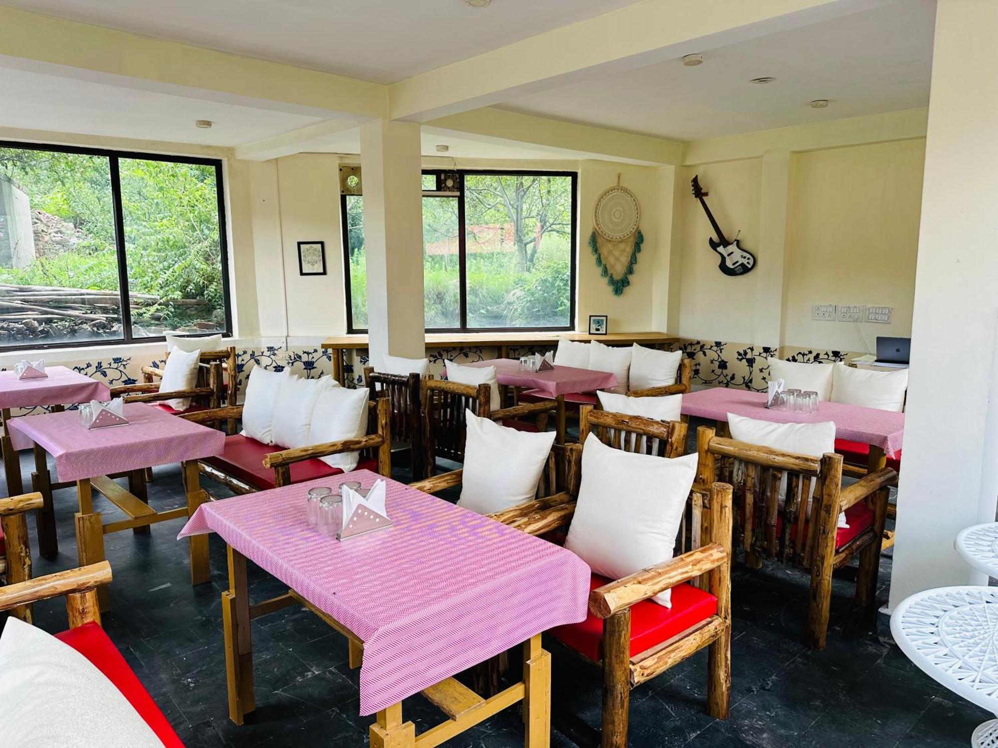 Red House Cafe And Inn Manali  Luaran gambar